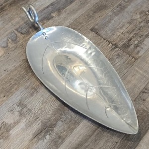 ชามผลไม้ทรงใบไม้ขนาดใหญ่ ทำจากอะลูมิเนียมตีลายวินเทจ สีฟ้า ถาดเสิร์ฟสไตล์เรโทร ของตกแต่งบ้าน - Product Image 1