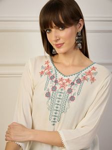 Kurti Corto para Mujer de Calidad de Exportación, Elegante Túnica de Viscosa y Rayón con Bordado de Hilo, Perfecto para Uso Diario, en Cantidad al por Mayor - Product Image 5