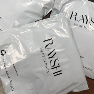 Bolsas de Correo Blancas Resistentes e Impermeables de 120 Micras de Grosor, Reciclables y Personalizadas, con Impresión de Logotipo en Serigrafía Negra para Envío - Product Image 3