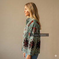 Chaqueta de Mujer Tejida en Terciopelo con Bordado Floral Azul, Ecológica, de Algodón Antiarrugas y Transpirable, Hecha a Mano con Diseño Étnico Suzani