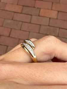 แหวนเพชรทรงกลมเจียระไนแบบบริลเลียนท์ วงกว้าง ทองคำ 10k สีเหลือง ดีไซน์หรูหรา งานฝีมือชั้นดี สำหรับงานแต่งงาน ขายดี ปี 2026 รับผลิตแบบ OEM - Product Image 5