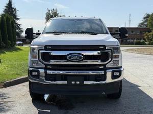 Camionnette F-350 SD XLT 4X4 Crew Cab 8 pieds à plateau plat, modèle 2020 d'occasion, en parfait état, livraison à domicile dans le monde entier - Product Image 4