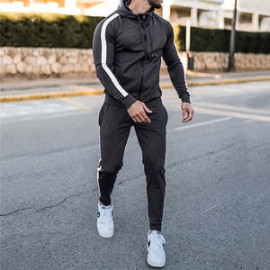 Conjunto Deportivo de Invierno de 2 Piezas para Hombre con Logotipo Personalizado, Transpirable, de Secado Rápido, Sudadera con Capucha y Pantalones Cortos con Bolsillos - Product Image 2