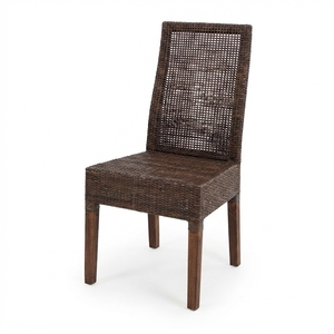Chaise de salle à manger en rotin tressé brun foncé avec pieds en bois naturel, chaise d'appoint en rotin Kubu, décoration d'extérieur pour patio, design artistique - Product Image 1