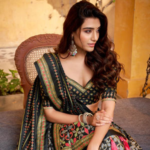 Conjunto de Lehenga Choli Tradicional con Estampado de Diseñador y Dupatta para Mujer, Ropa Étnica India para Fiestas y Bodas - Product Image 1