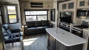 Remolque de Camping de Aluminio Usado 2022 Keystone A-v-a-l-a-n-c-h-e 372MB, Económico, para Exteriores, Venta al Por Mayor - Product Image 4