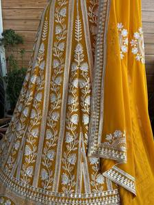 Lehenga Choli de Uso Ocasional en Georgette Sintética con Bordado de Lentejuelas, Exportador y Proveedor Indio en Venta - Product Image 3