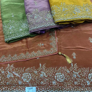 Costumes indiens brodés à la main non cousus de créateur moderne pour femmes, style traditionnel élégant pour les fêtes - Product Image 1