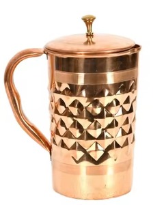 Jarra de cobre en estilo martillado para uso en hoteles y restaurantes Suministro de fábrica Jarra de agua de cobre puro Diseño inspirado en Ayurveda - Product Image 6