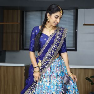 Luce atractiva con un Lehengas indio muy popular Kalamkari. Colores a juego de contraste hermosos claros y oscuros - Product Image 5