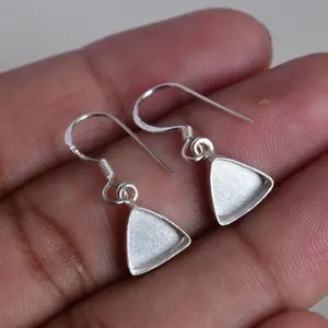 Plata de Ley 925 Ajuste en blanco Par de pendientes Collet 7 MM a 30 MM Forma de trillón Bisel de piedras preciosas Copa Pendiente en blanco Joyería - Product Image 1