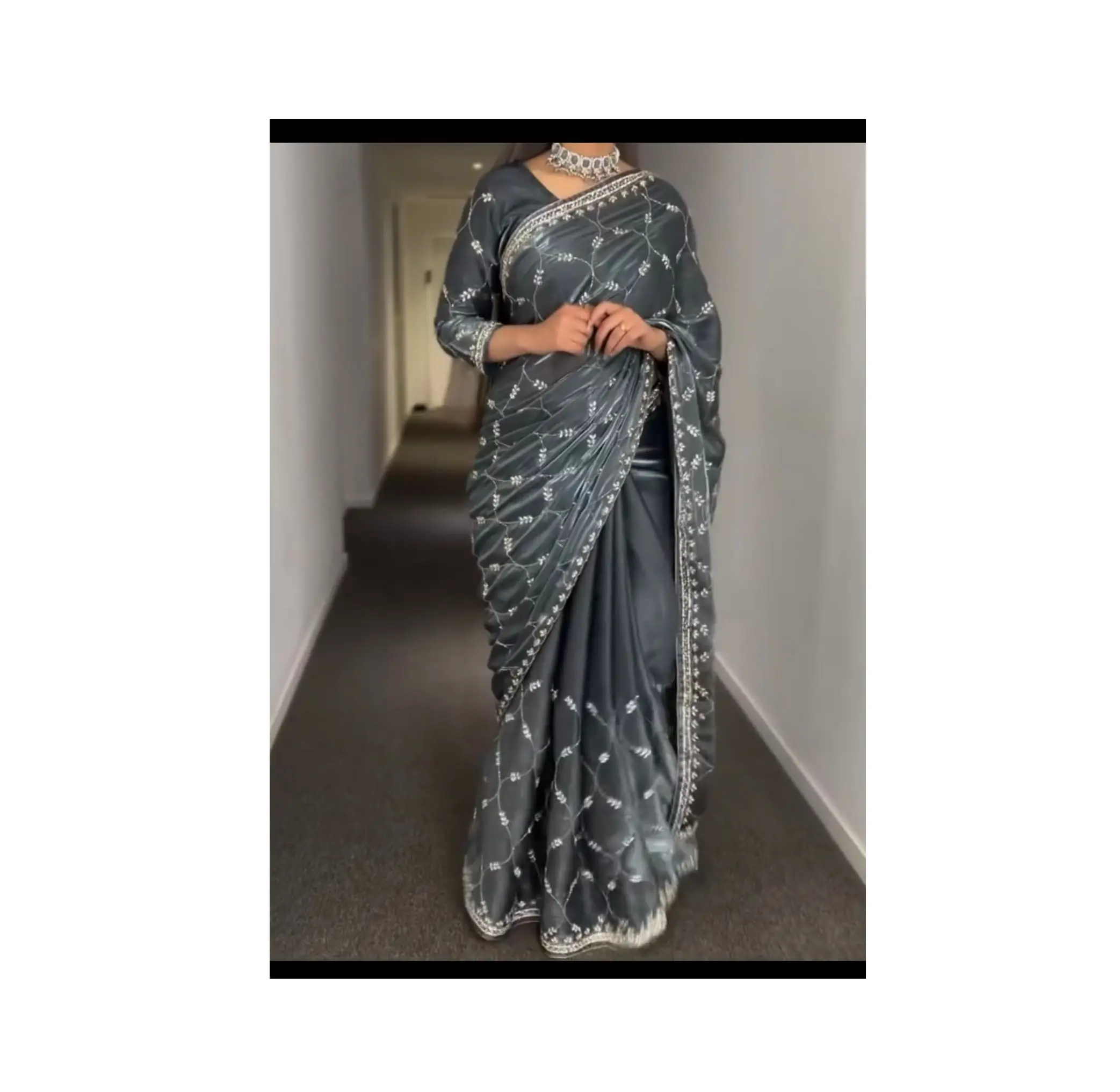 Nuovo lancio di colore grigio Superhit Bollywood Zimichu sequenza di ricamo lavoro sari e banklori camicetta di seta grossista in India