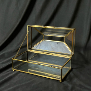 Boîte à mouchoirs de luxe au design nordique personnalisé verre transparent avec cadre en métal doré porte-serviettes personnalisable décoration de maison de luxe - Product Image 2