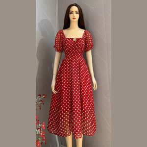 Robe élégante pour femmes à manches courtes - Avec des imprimés floraux vibrants pour un look jeune et élégant dans tous les contextes - Product Image 5