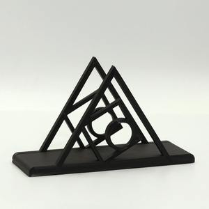 Porte-serviettes géométrique moderne en triangle, finition noire, idéal pour la table à manger, le comptoir de cuisine, la décoration de café et de restaurant - Product Image 3