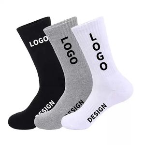 Chaussettes de sport OEM 2026 en gros personnalisées blanches et noires pour hommes et jeunes, 100 % coton, écologiques, anti-humidité, pour la course à pied - Product Image 1