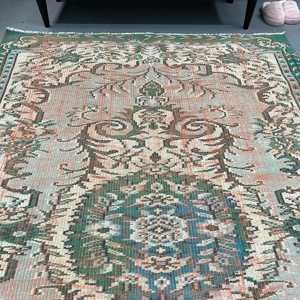 Alfombra Vintage de 4.8x7.4 pies, Alfombra Turca de Lana con Diseño Floral Verde y Rojo - Product Image 4