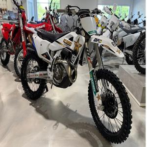 NUEVA Motocicleta Husqvarna FC 450 Rock-star Edition 2025-2026, MÁS VENDIDA, NUEVA EN STOCK - Product Image 1