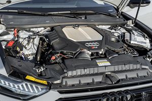 Audi RS6 Avant Performance 2024 Essence Faible Kilométrage - Product Image 2