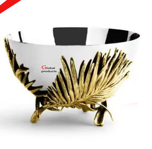 Tazón de servicio de acero inoxidable con acabado de metal plateado de aspecto brillante con soporte de diseñador dorado para restaurante y bar de hotel - Product Image 2