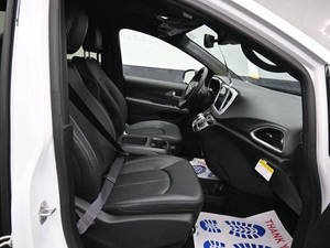 Chrysler Voyager LX 2025 IMPECABLE - Product Image 5