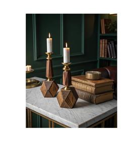 Portavelas de madera de tono natural con detalles artesanales ideal para Decoración de mesa de estilo tradicional y bodas - Product Image 2