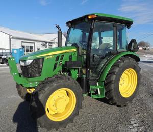 Tracteur à roues agricole John Deere 5075E 2024 d'occasion et propre, 75 CV avec pompe à engrenages moteur - Product Image 1