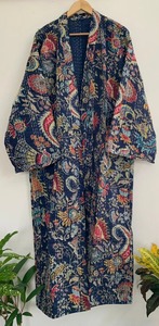 Bata de Baño Kantha Azul Oscuro con Diseño Floral Hecha a Mano, 100% Algodón, Kimono Tradicional Indio para Otoño, Verano y Primavera - Product Image 4