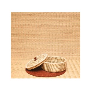 Cesta de hierba Sabai hecha a mano con tejido natural rústico para organización de almacenamiento decorativo y vida sostenible ecológica - Product Image 1