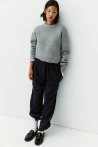 Joggers personnalisés de haute qualité pour femmes, respirants, avec pli sur le devant, dernière conception, collection d'hiver élégante-Vente en gros - Product Image 2