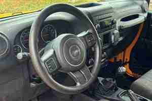 2024 Sport 4x4 Volante a la Izquierda Asientos de Cuero Sin Reserva 1 Propietario Transmisión Manual de 6 Velocidades Acabado Transparente Mayormente sin Modificaciones - Product Image 3