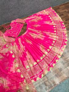 Vêtement ethnique indien, lehenga choli en georgette de couleur rose avec dupatta, avec impression numérique lourde, broderie de séquence, travail de lehenga - Product Image 3