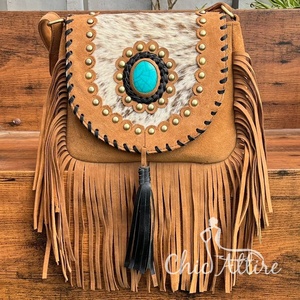 กระเป๋าสะพายไหล่หนังกลับขนสไตล์ตะวันตกสำหรับผู้หญิงพร้อมหินเทอร์ควอยซ์ - Product Image 1