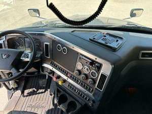 รถหัวลากดีเซลสมรรถนะสูง 6x4 แบบมีห้องนอน สำหรับขนส่งสินค้าทางไกล จัดส่งทั่วโลก - Product Image 4