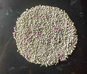 Arena para gatos redonda con gránulos de bentonita, embalaje estándar de exportación con bolsa estándar, gestión de residuos para gatos de primera calidad - Product Image 5