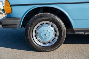 Gran Oferta, Excelente Estado: Mercedes-Benz 300D Turbo Diésel de 1982, Listo para Enviar - Product Image 6