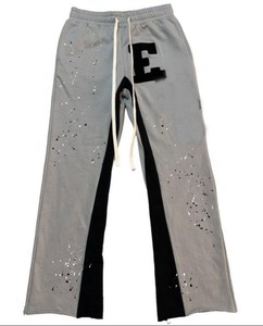 Pantalones de chándal de pierna ancha de algodón de alta calidad para hombre, pantalones acampanados de moda personalizados OEM con estampado apilado, estilo de trabajo informal - Product Image 2