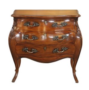 Mesita de noche Lenoir de madera de caoba de alta calidad con color marrón y tiene 3 cajones para interior - Product Image 1