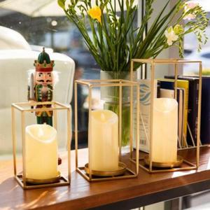 Centro de mesa floral de metal pulido dorado de primera calidad con diseño de vanguardia para un acento hogareño de lujo - Product Image 2