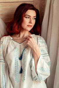 Blusa Ucraniana de Manga Larga con Bordado Personalizado para Mujer, Blusa Romena de Lujo con Cuello en V - Product Image 3