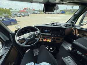 Camion tracteur poids lourd 6x4 avec cabine couchette, diesel, pour transport longue distance sur autoroute, blanc, aérodynamique, pour transport commercial - Product Image 5