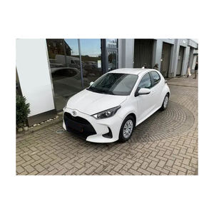 2019 bastante usado Toyotai YARIS HybridL 4dr Sedan 6A 6.684 millas. - Product Image 4