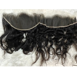 Frontal de encaje HD con acabado ligero e indetectable que proporciona un aspecto natural que combina perfectamente con el cuero cabelludo DE LA India - Product Image 3