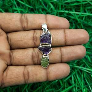 Améthyste et péridot pierre brute pendentif à breloque en argent sterling 925 bijoux faits à la main lunette pierre brute pendentif prix de gros - Product Image 1