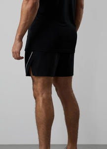 Short d'entraînement sportif 2 en 1 pour hommes OEM Short de sport tissé noir pour hommes avec marque réfléchissante Regular Fit Activewear Commande en gros - Product Image 2