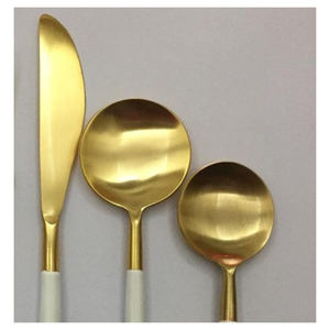 Couverts royaux écologiques fabriqués à la main en acier inoxydable plaqué or Couverts de luxe avec poignée blanche - Product Image 2