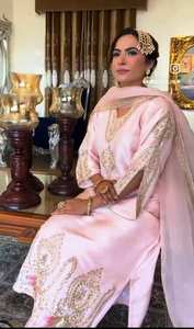 Trajes hermosos de moda india bordada a mano sin costuras de diseñador moderno para mujer, ropa de fiesta de seda de estilo tradicional - Product Image 3