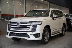 Toyota Land Cruiser GXR 2024 Argent avec Sièges en Cuir Transmission Automatique Système de Navigation Bluetooth Toit Ouvrant Panoramique - Product Image 6