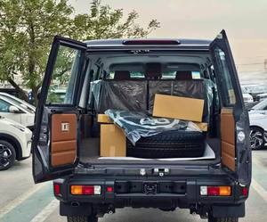 Clean Gray 2024 para 76 Hard Top Gasolina Usado Asientos de Cuero Transmisión Automática Volante a la Izquierda SUV Paquete Tecnológico - Product Image 6