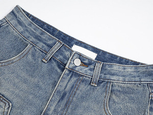 กางเกงยีนส์ขาสั้นสไตล์วินเทจสำหรับผู้ชาย ลดราคาพิเศษ ล้างสีแบบ Acid Wash ทรงหลวม เอวกลาง สไตล์สตรีทแวร์ ลายพิมพ์แบบ Distressed - Product Image 4